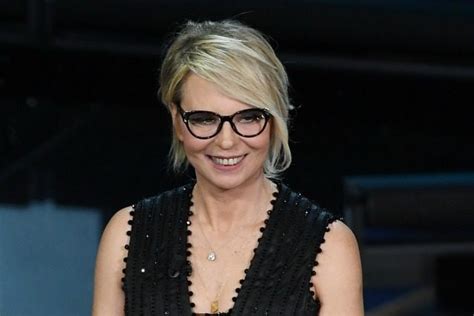 Tutti gli occhiali di Maria De Filippi a Sanremo 2017 